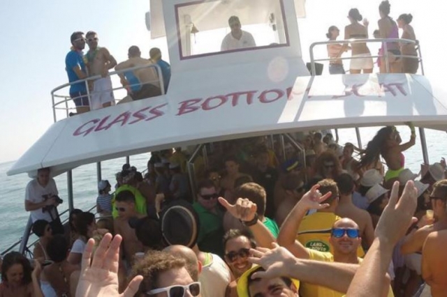  Party at sea 